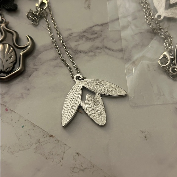 Bulk lot of 42 new Anime type Necklaces - Picture 5 of 5